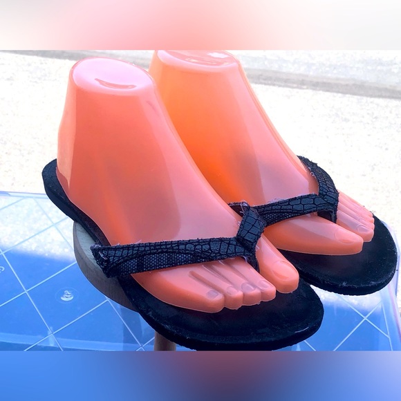 Dolce & Gabbana Shoes Dolcegabbana Dg Womens Black Flip Flops Thong